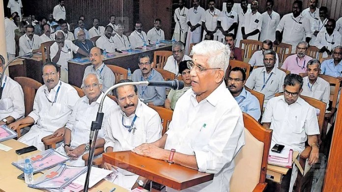 എൻ.എസ്.എസ് ജനറൽ സെക്രട്ടറി ജി.സുകുമാരൻ നായർക്കും ഡയറക്ടർ ബോർഡ് അംഗങ്ങൾക്കും അറസ്റ്റ് വാറണ്ട്
