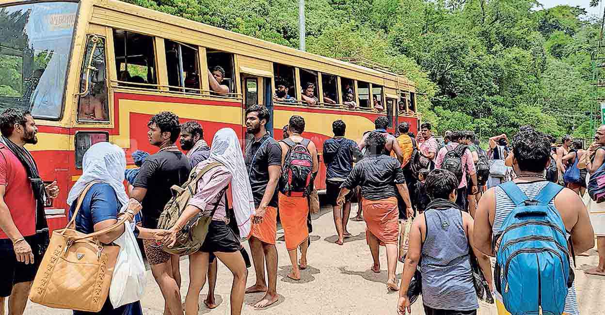 ശബരിമല തീർഥാടകർക്കുള്ള ബസ് കത്തിനശിച്ച സംഭവത്തിൽ ഹൈക്കോടതി  കെ.എസ്.ആർ.ടി.സിയോട് റിപ്പോർട്ട് തേടി