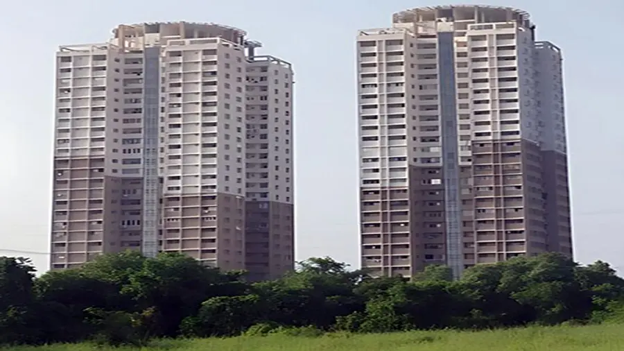 ചന്ദേര്‍കുഞ്ജ്അപ്പാര്‍ട്ടിമെന്റിലെ ബി, സിടവറുകളിലെതാമസക്കാര്‍ ഏഴ്ദിവസത്തിനകംഒഴിയണമെന്ന്‌ഹൈക്കോടതി.