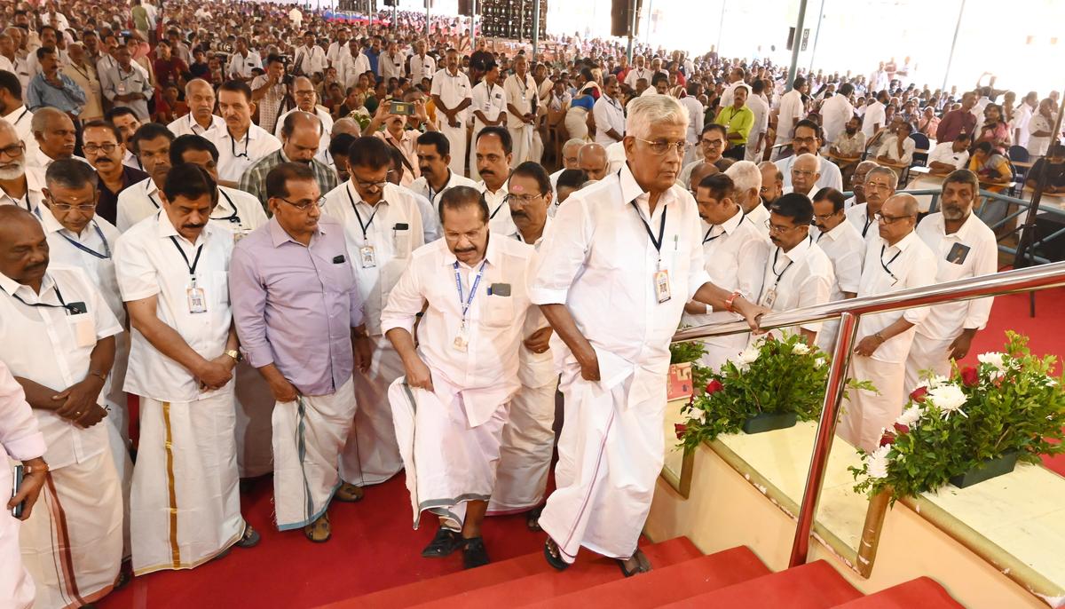 മന്നം ജയന്തി ആഘോഷങ്ങൾക്ക് എൻഎസ്എസ് ആസ്ഥാനത്ത് പ്രൗഢോജ്വലമായ തുടക്കം