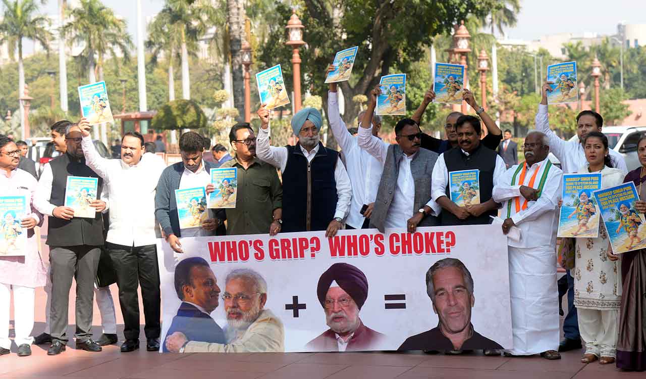 എപ്‌സ്റ്റീൻ ഫയൽസ്: ഹർദീപ് സിങ് പുരിയുടെ രാജി ആവശ്യപ്പെട്ട് പാർലമെന്റിൽ പ്രതിപക്ഷ പ്രതിഷേധം