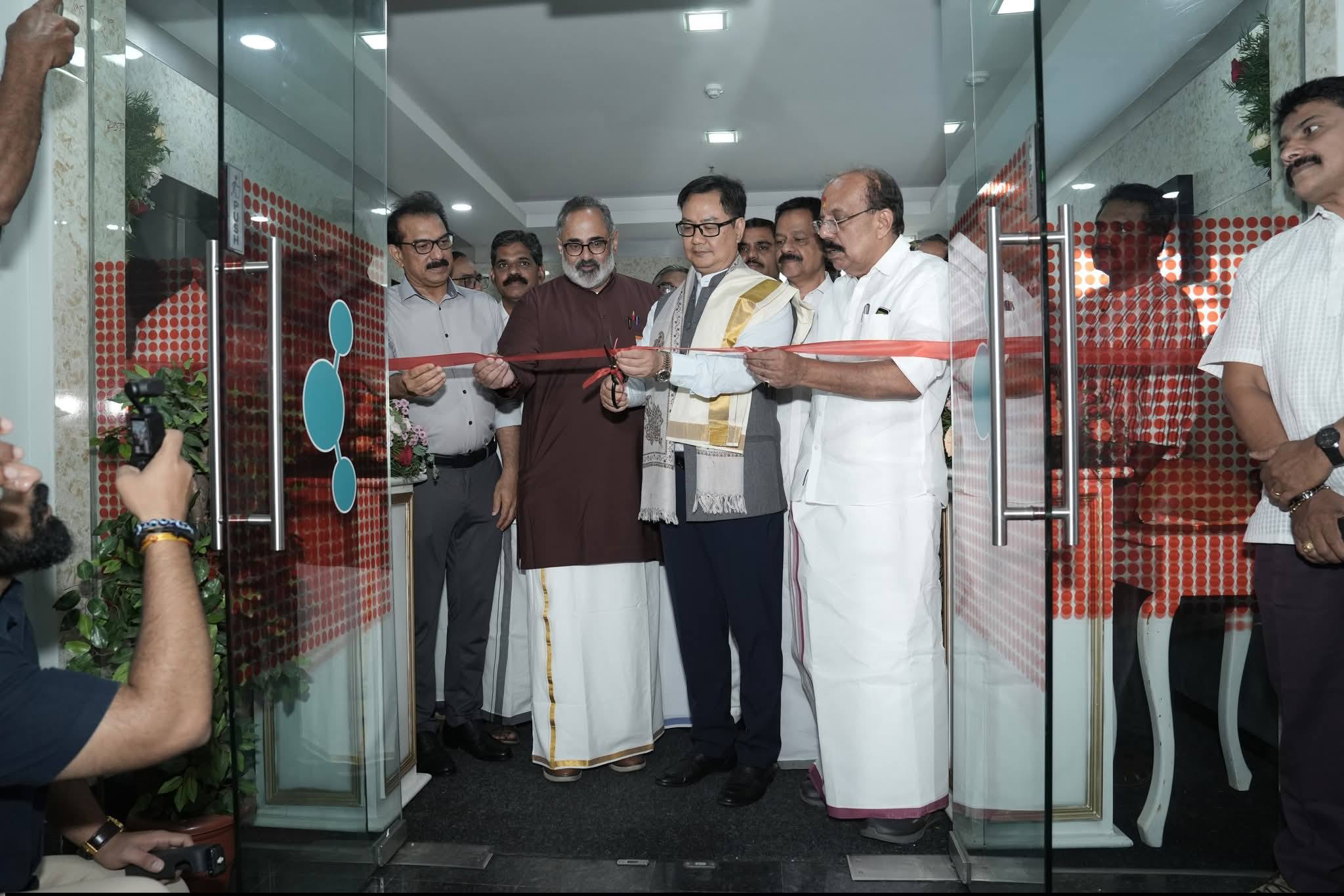 കേരളത്തിൽ ബിജെപി യഥാർത്ഥ ബദലെന്ന് കിരൺ റിജിജു, എൻഡിഎ എറണാകുളം റീജിയണൽ ഓഫീസ് ഉദ്ഘാടനം ചെയ്തു