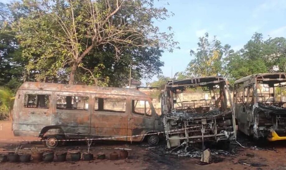 സ്കൂൾ ബസുകൾ കത്തിയ സംഭവം: അട്ടിമറിക്ക് തെളിവില്ലെന്ന് പോലീസ്, ദുരൂഹത നീക്കാൻ ഫോറൻസിക് റിപ്പോർട്ട് നിർണായകം