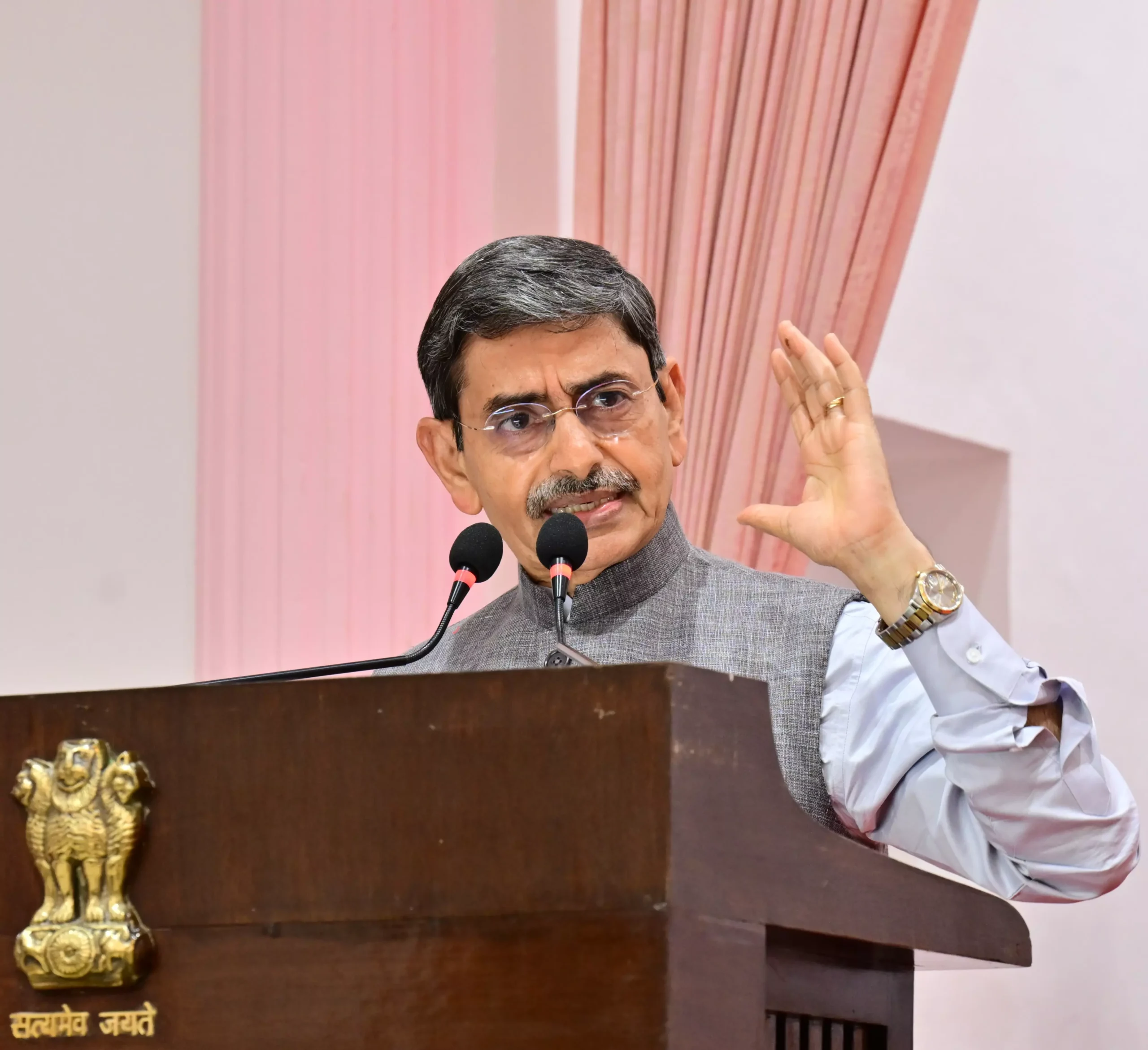 പശ്ചിമ ബംഗാളിൽ അപ്രതീക്ഷിത മാറ്റം; ആനന്ദബോസിന് പകരം ആർ.എൻ. രവി; കേരള ഗവർണർക്ക് തമിഴ്‌നാടിന്റെ അധിക ചുമതല