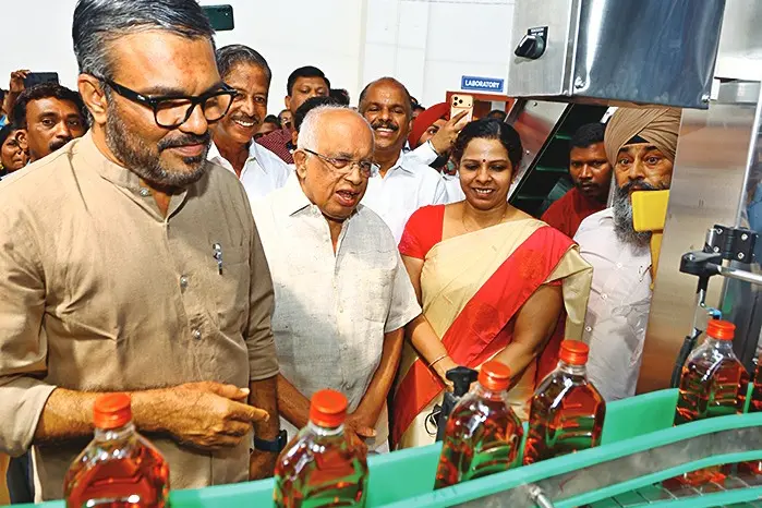 മദ്യത്തിന് പേരിടാൻ പൊതുജനങ്ങളെ വിളിച്ചിട്ടില്ല; ‘മിന്നൽ മാജിക്’ സർക്കാർ തീരുമാനമെന്ന് വിശദീകരണം