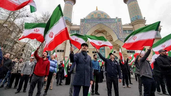 ഇറാനിൽ അതിശക്തമായ മിസൈൽ ആക്രമണത്തിന് സാധ്യത? ‘റെയിൽവേ ട്രാക്കുകളിൽ നിന്ന് മാറിനിൽക്കുക’; ജനങ്ങൾക്ക് ഇസ്രയേലിന്റെ അന്ത്യശാസനം